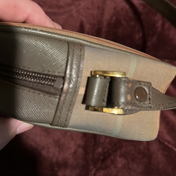 Burberry Crossbody used in new condition - Picture 10 of 12
